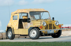 1971_Moke_front_roof_up